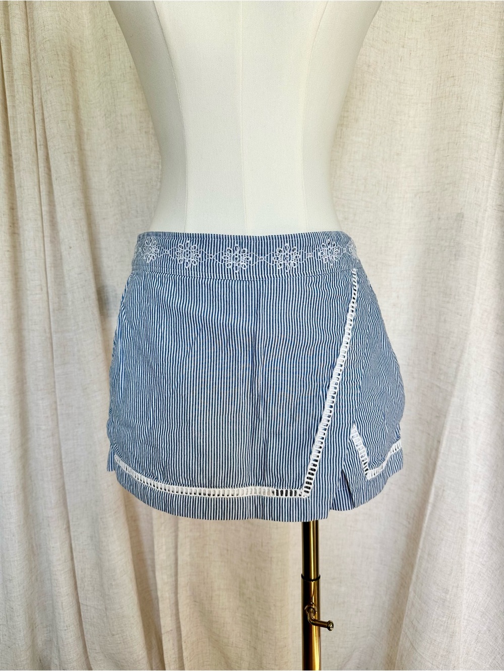 Vineyard Vines Blue and White Striped Crochet-Trim Skort
